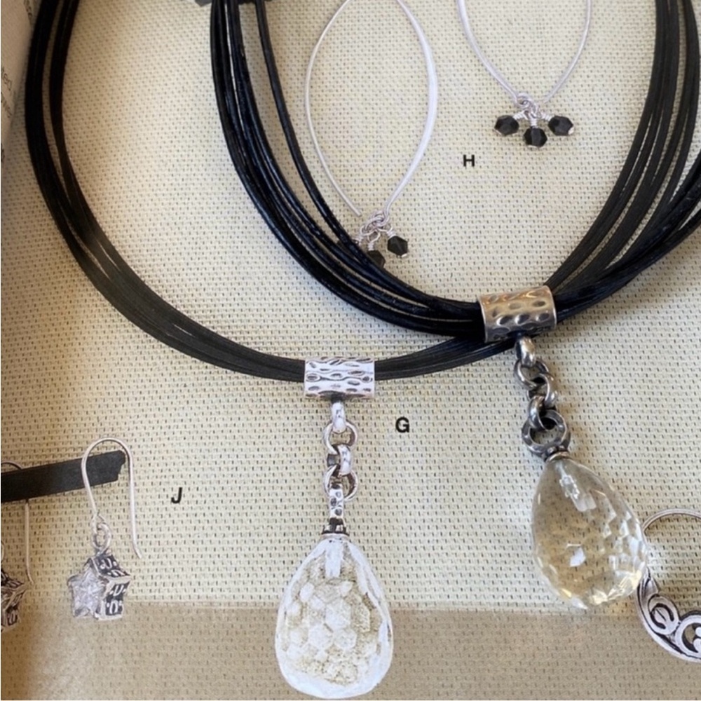 Silpada BlackLeather Necklace with Crystal Pendant N1494 16” with 3” extender - Picture 7 of 7